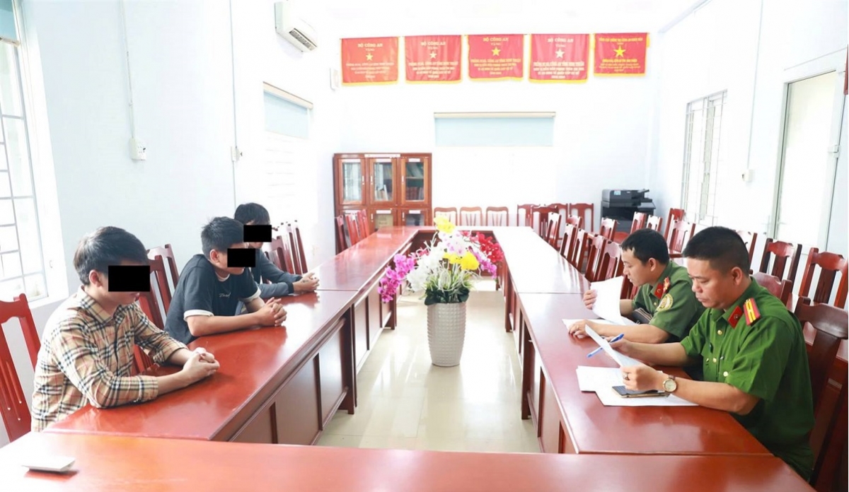 Công an Ninh Thuận tiếp nhận 3 người bị "lừa lao động" sang Campuchia